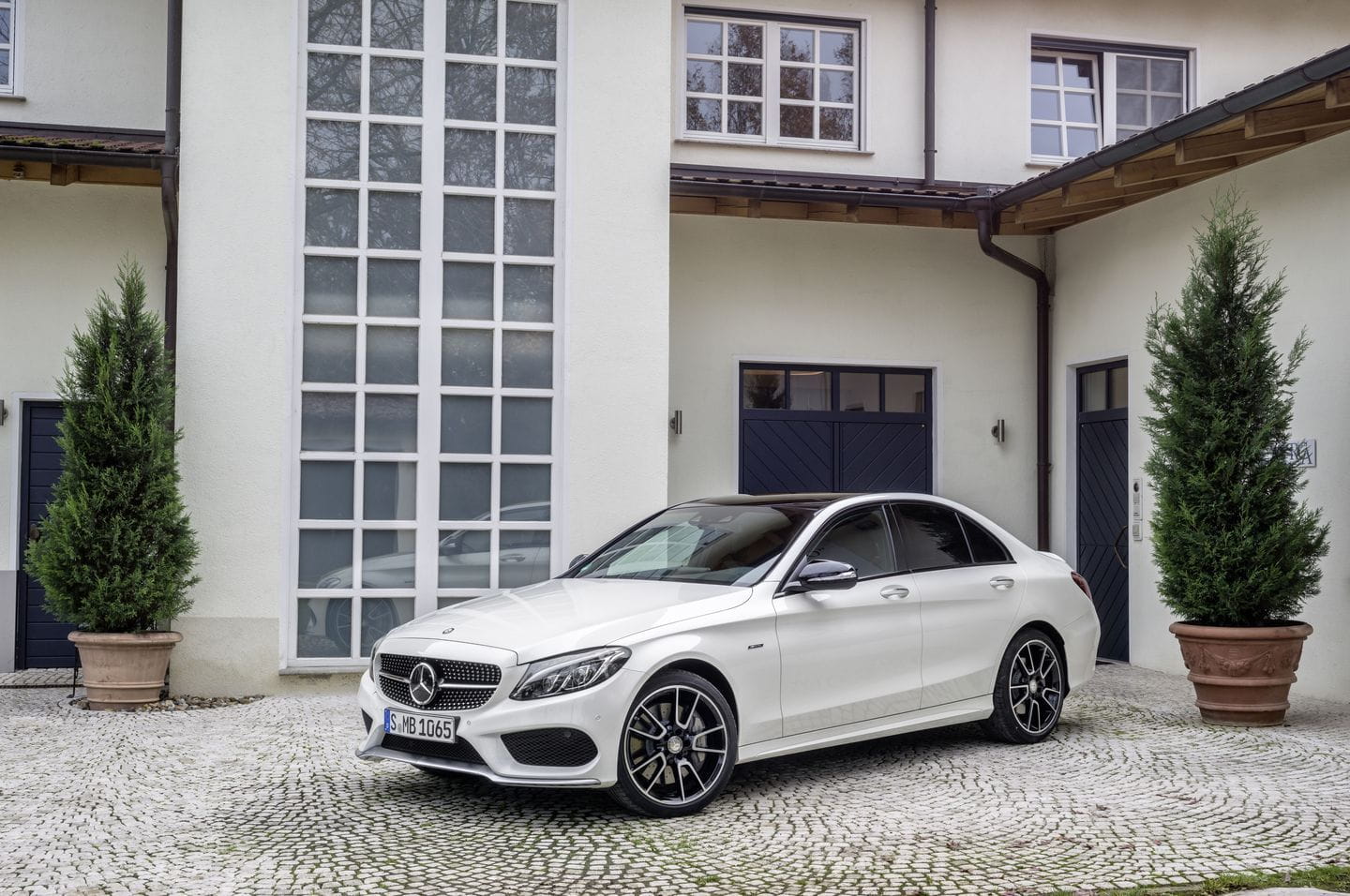 White Mercedes-Benz C300